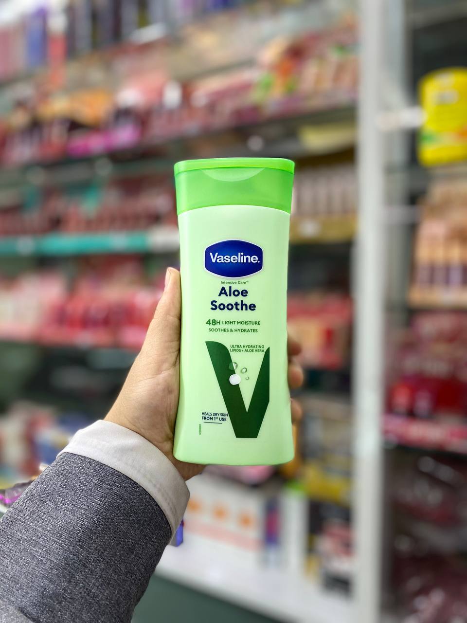 لوسیون بدن وازلین مدل آلوئه ورا آرام بخش حجم ۲۰۰ میلی لیتر